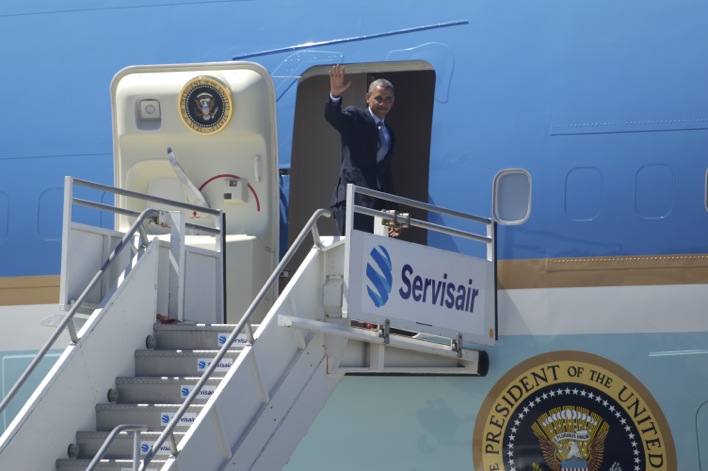 obama-waving